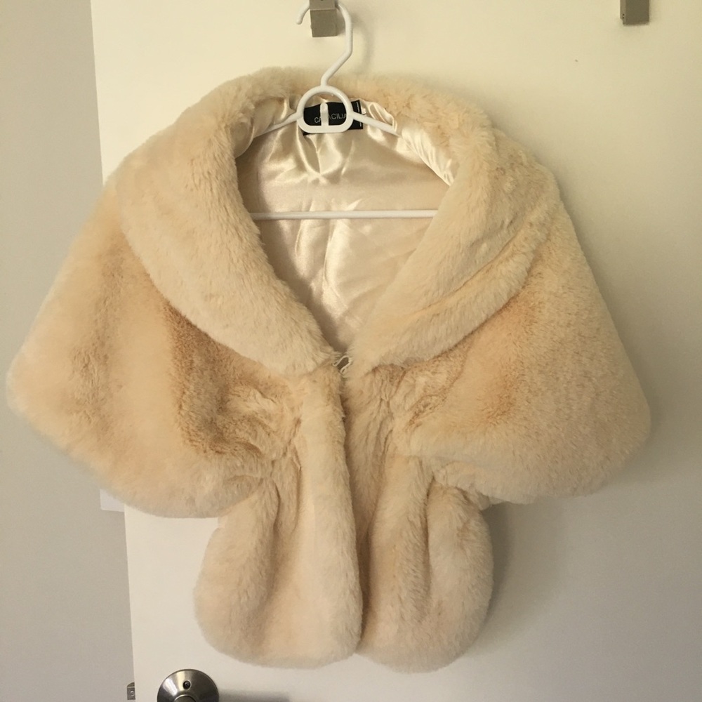 Caracilia ivory faux fur stole